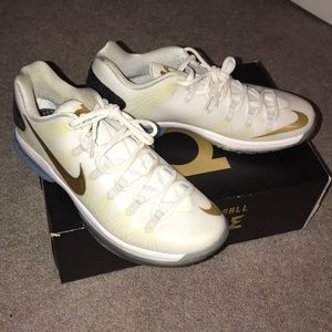 Nike elite basketball shoes